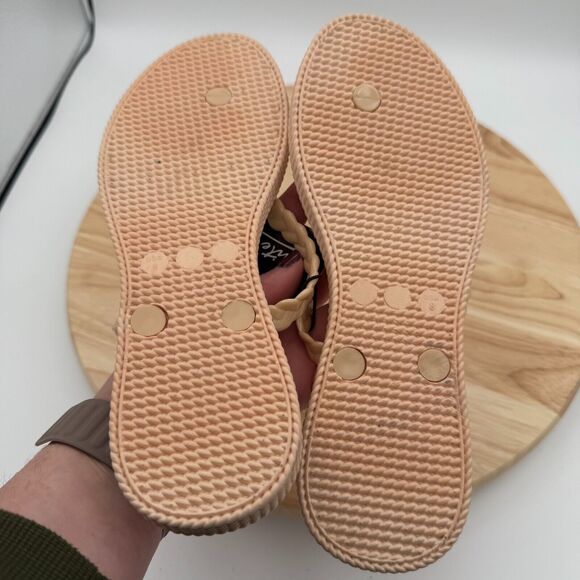 Rhinestone Shell Sandals Womens 8 Beige Braided Thong Slip On Beach Pool NWT - Picture 5 of 5